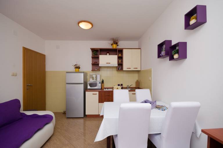 Holiday apartment with yard & barbecue | Garden view — photo 4