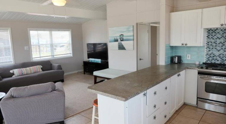 Zachary Beach House, Ocean views & walk to beach! — photo 4