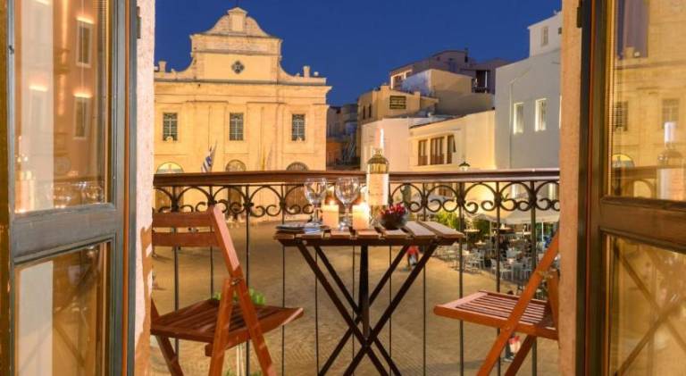 Apartment with barbeque, hot tub & patio in Chania