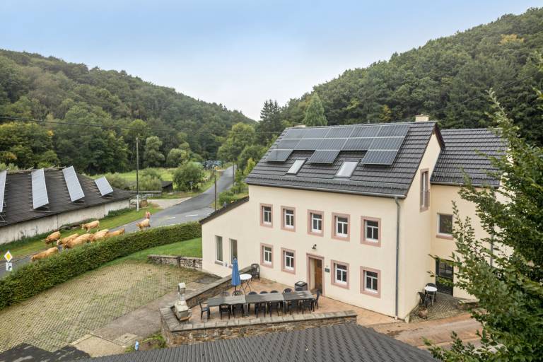 Holiday Home 'Eifellandhaus' with Shared Terrace and Wi-Fi in Bitburg