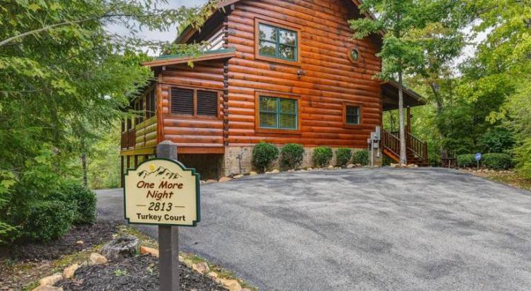 Vacation home with 4 rooms for 12 persons in Sevierville, TN