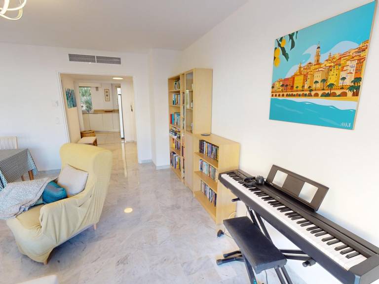Apartment with pool — photo 5
