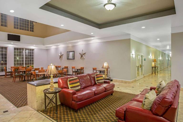 La Quinta Inn & Suites by Wyndham Belton - Temple South — photo 2