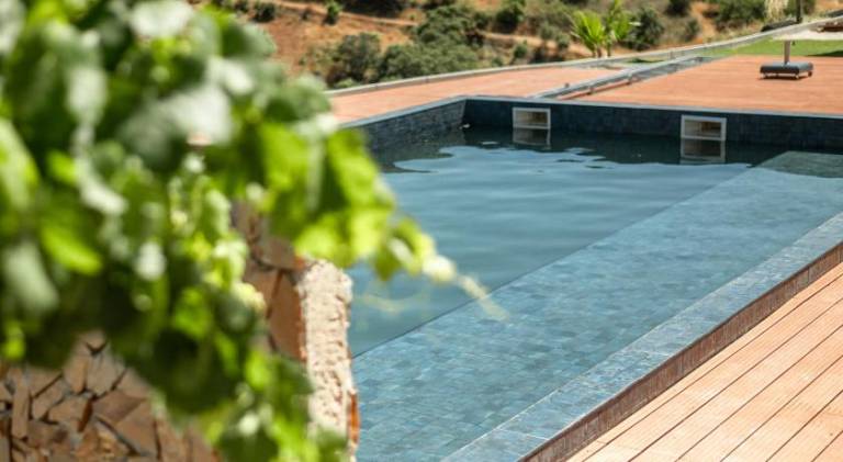 Villa with pool & jacuzzi — photo 3