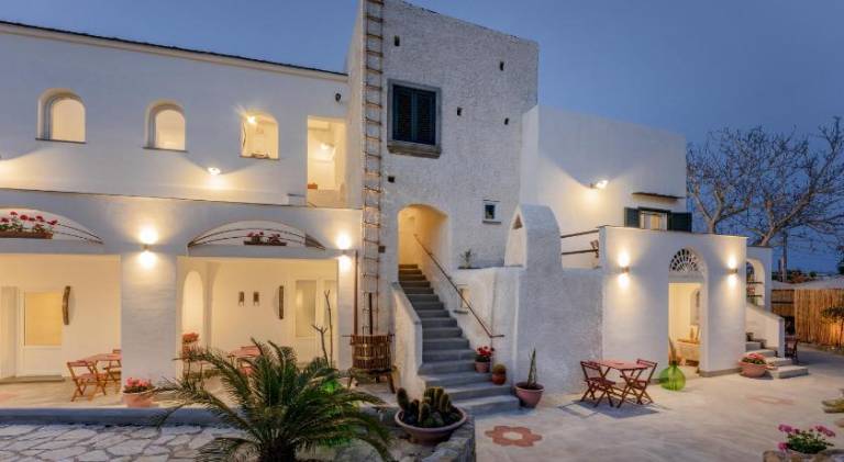 Cala Cala Rooms, Restaurant & Farm Experience in Procida