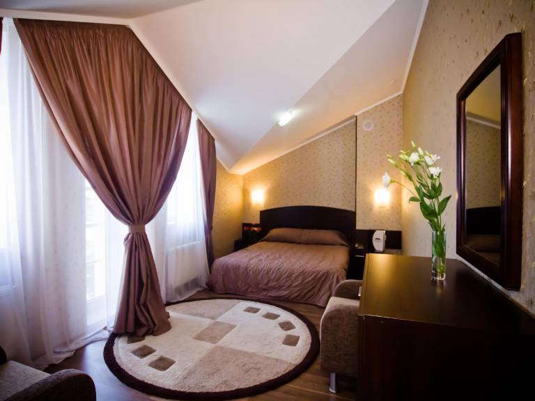 City Club Hotel