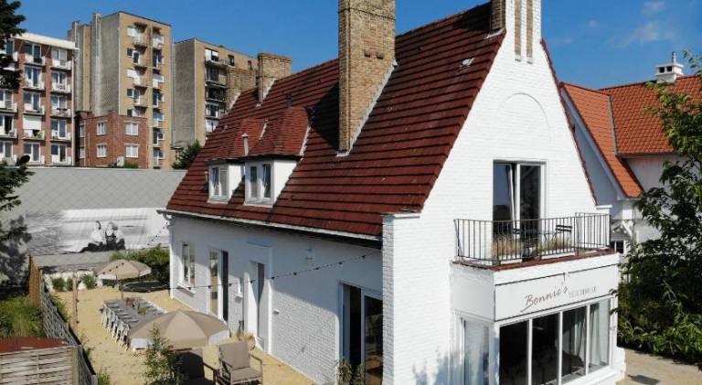 House with 4 rooms for 12 persons in De Panne