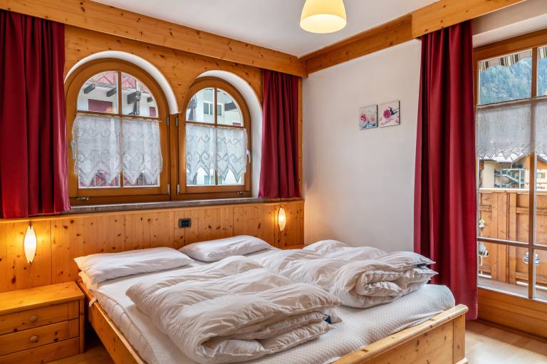 Apartment 'Sassolungo' with Mountain View, Balcony and Wi-Fi in Campitello di Fassa