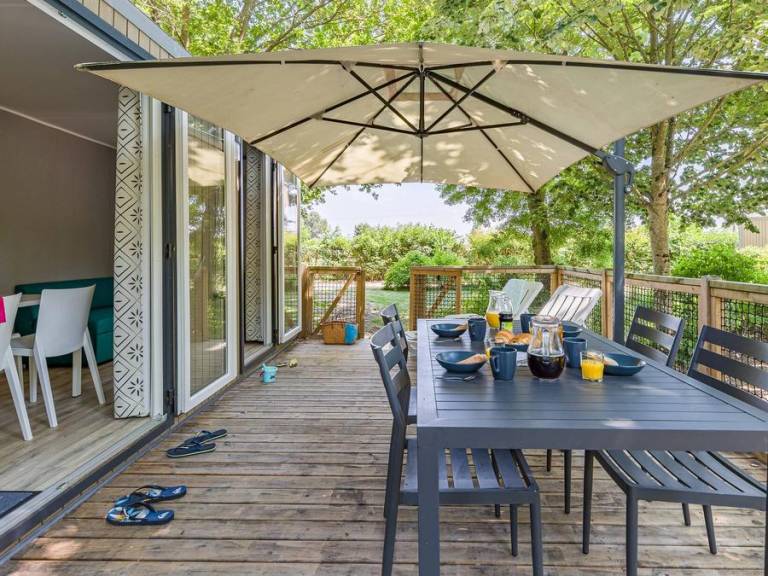 Mobile home with patio & heated pool — photo 5