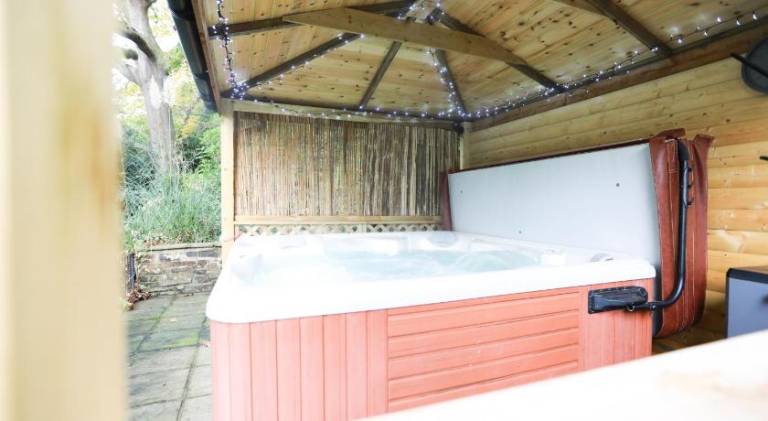 Apartment with pool & jacuzzi — photo 4