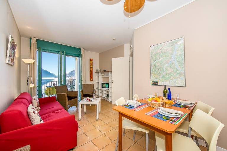 Holiday apartment with patio | Lake view — photo 2