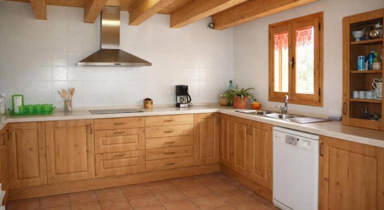 Fully equipped charming house with grill, private pool & yard | Pets allowed — photo 4