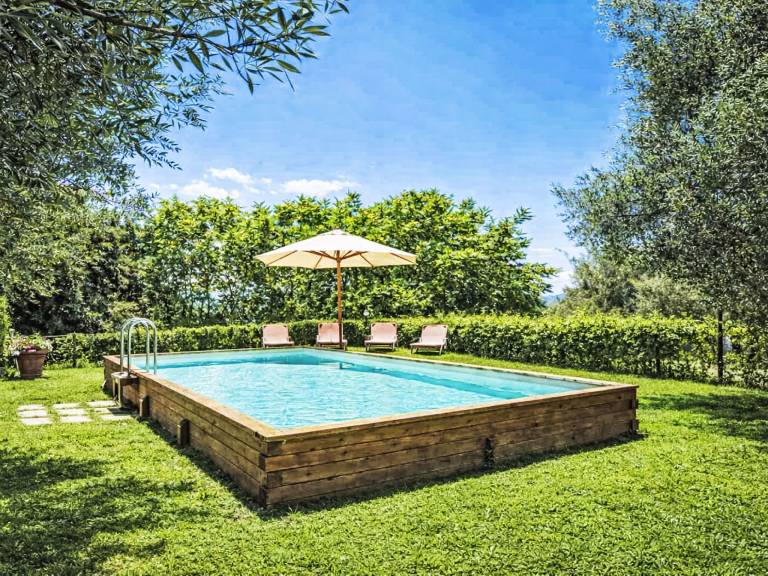 Rental apartment with pool, grill & garden — photo 2