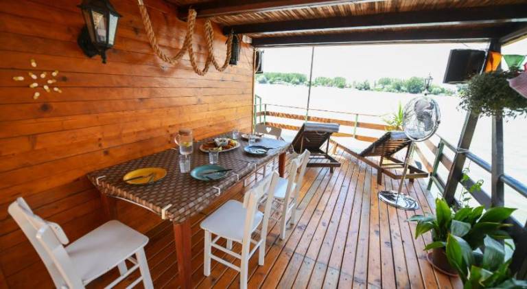 Boat with 1 room for 4 persons — photo 3