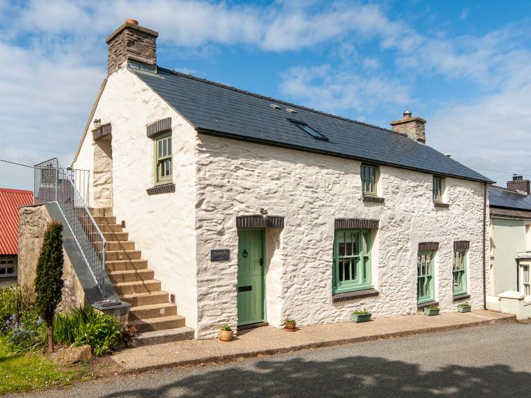 Cottage  Abercastle