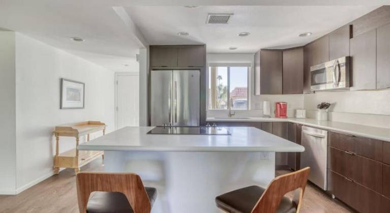 Beautiful house with hot tub | Pet-friendly — photo 3