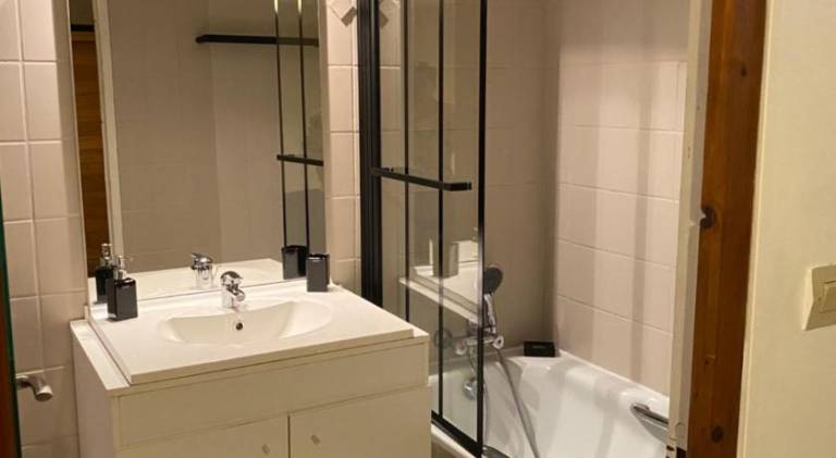 Villa with pool & hot tub | Pet-friendly — photo 2