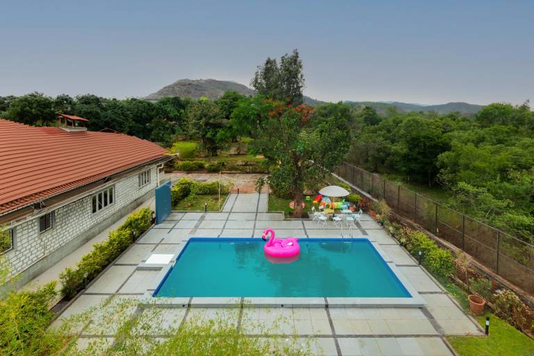 Villa with yard — photo 5