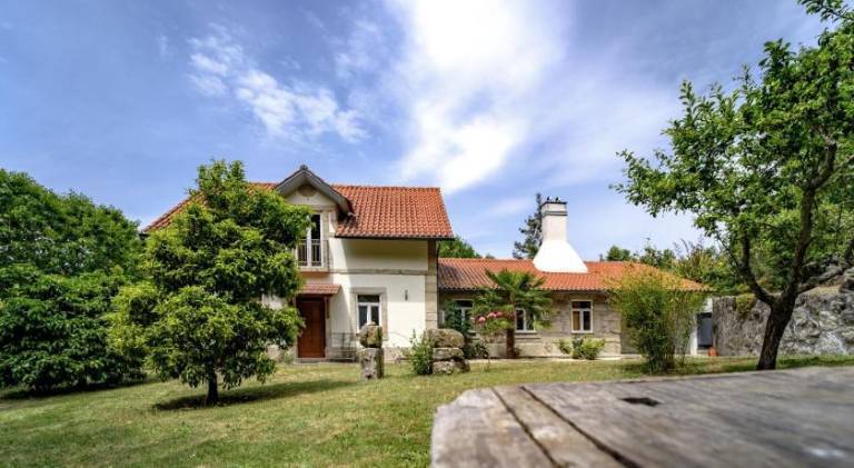 Vacation home with garden, grill & patio in Viseu