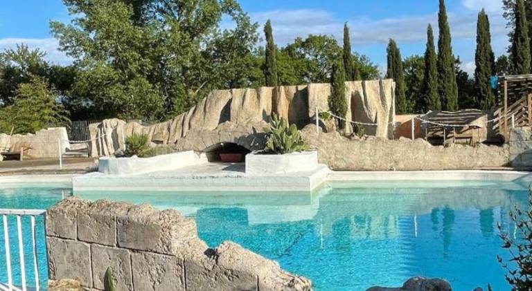Serviced apartment with sauna, yard & patio in Castres