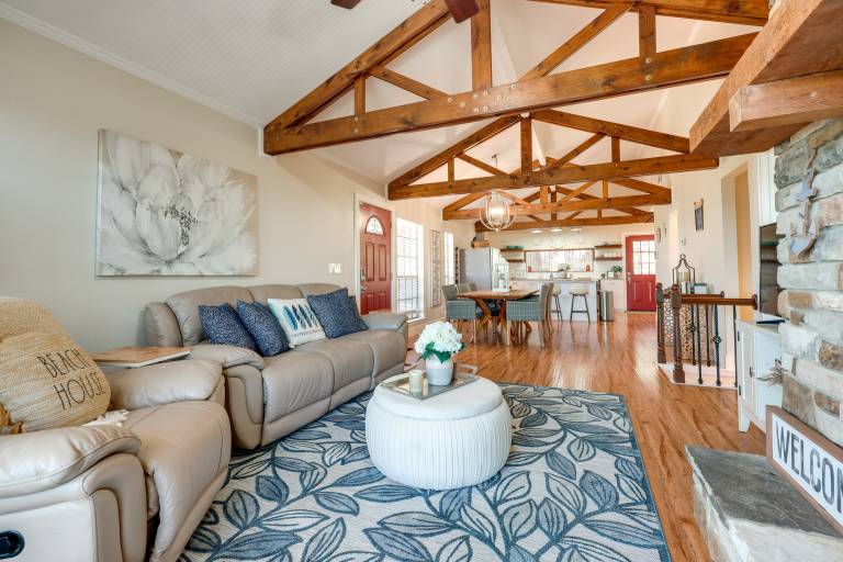 Canyon Lake Rental w/ Balcony & Lake Views — photo 5