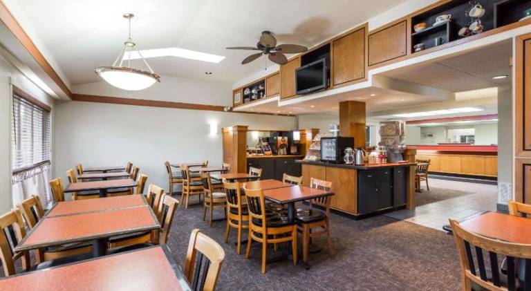Days Inn by Wyndham Harrisburg North — photo 3