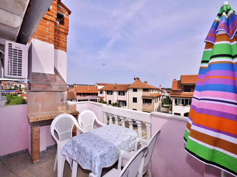 Lovely rental apartment with pool, fast internet & yard | Pets allowed — photo 2