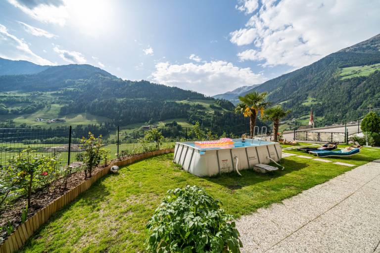 Rental apartment with pool, yard & patio | Garden view | Suitable for remote work — photo 4