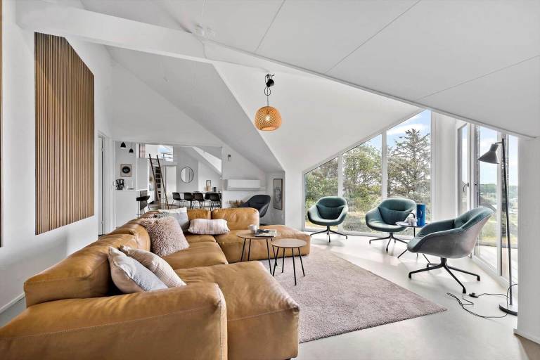 Family-oriented big vacation home with jacuzzi, barbeque & patio | Sea view | Pets allowed — photo 5