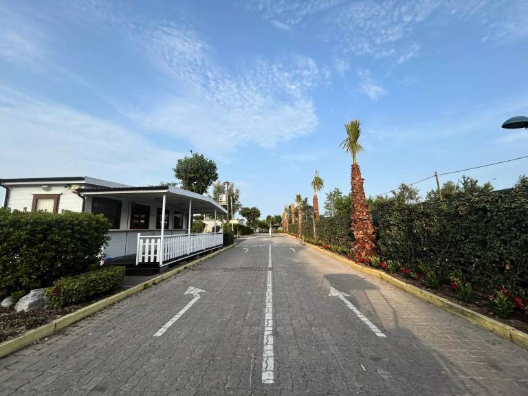 Camping Grande Italia - Mobile home Premium 3 bdr. 6 pers. Covered Decking A/C — photo 3