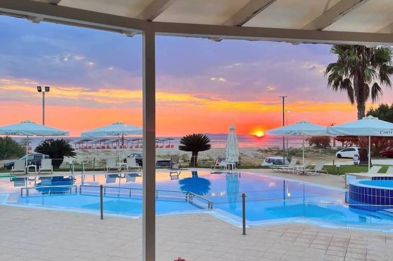 Aparthotel Karavostasi
