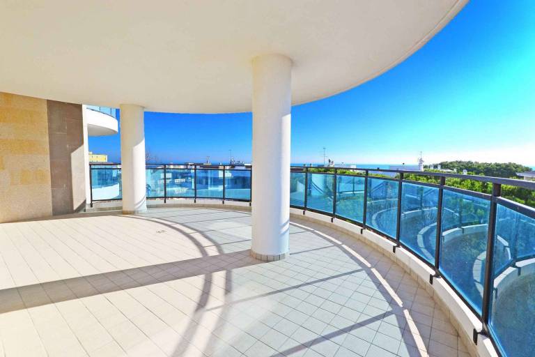 Holiday apartment with air conditioning and balcony near the beach — photo 3