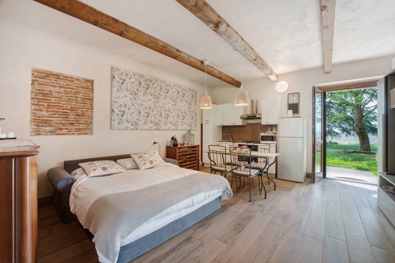 Wonderful holiday apartment with yard & fast internet | Garden view | Suitable for remote work | Pet-friendly in Novara