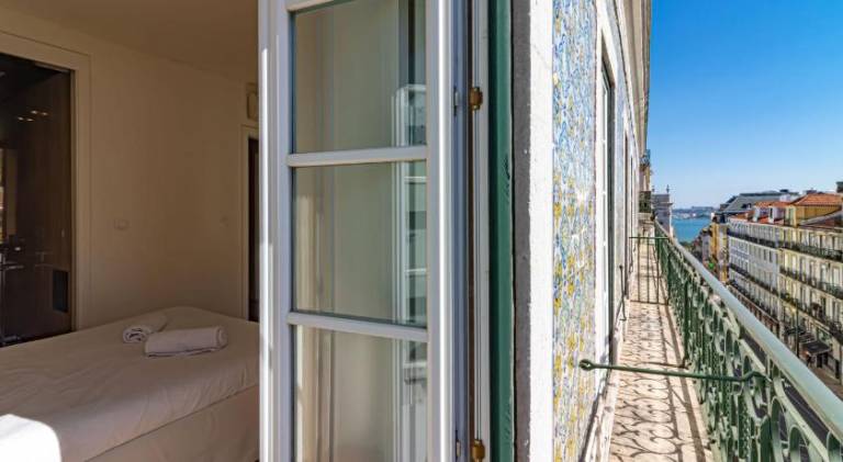 Fully equipped ample rental apartment | Next to São Jorge Castle | Perfect for remote work | Pets are welcome — photo 4