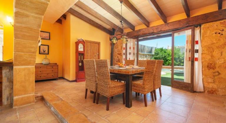 House with pool — photo 4