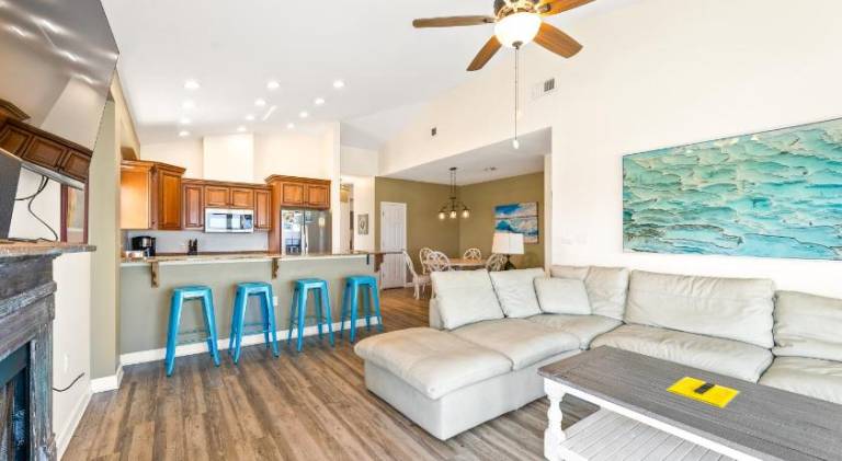 Apartment with pool — photo 4
