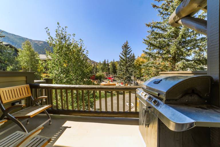 Family-oriented lovely condo with jacuzzi & barbecue | Mountain view | Perfect for remote work | Pets allowed — photo 4