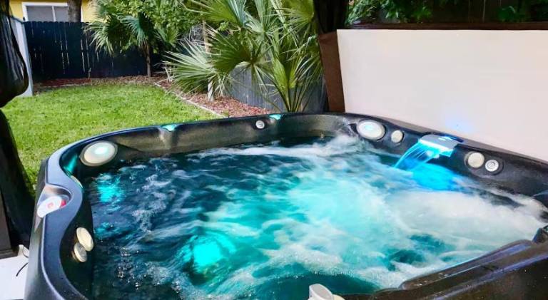 Fully equipped lovely house with hot tub & patio | Suitable for remote work | Pet-friendly in San Antonio, TX