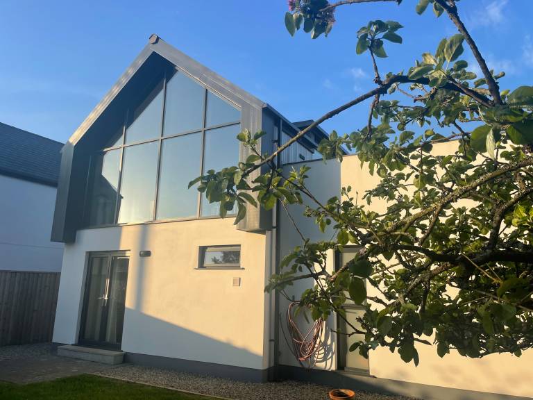 Fully equipped nice cottage with yard & hot tub | Pet-friendly in Newquay