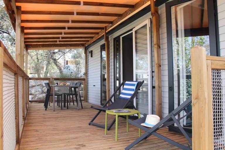 Lovely mobile home with yard, heated pool & patio | Pets allowed — photo 2
