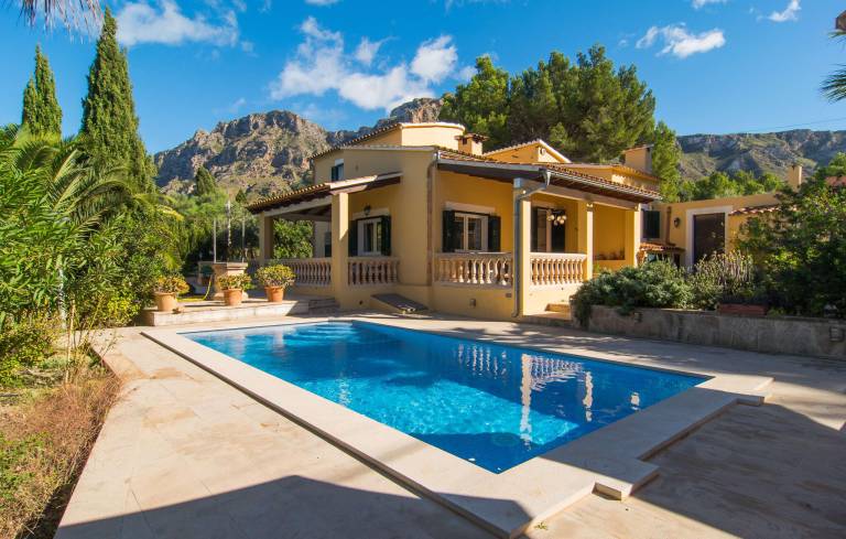     
Ferienhaus ∙ 6 Gäste ∙ 3 Schlafzimmer
