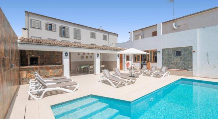 Vacation home with pool in Porreres