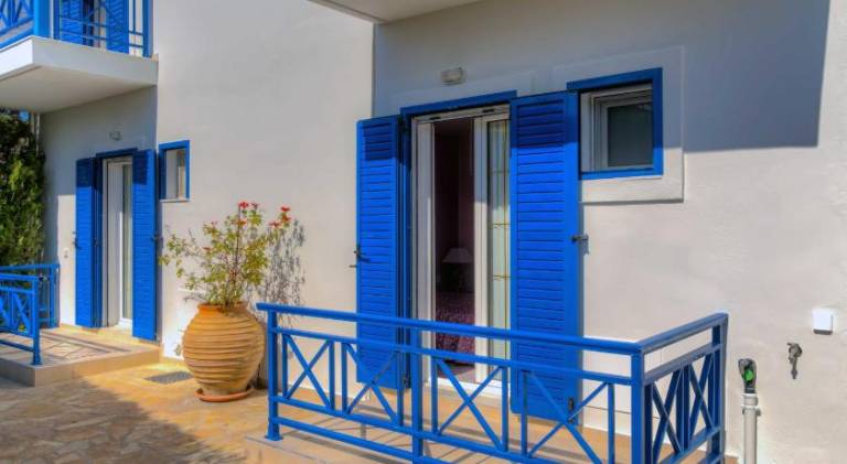 Apartment with patio, garden & grill — photo 4