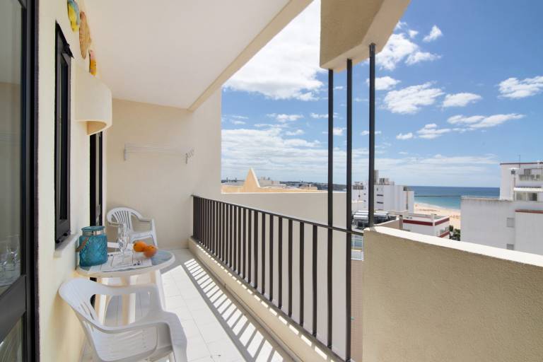 Apartment 'Quaint Beach View - Praia Da Rocha' with Sea View, Wi-Fi and Air Conditioning — photo 4
