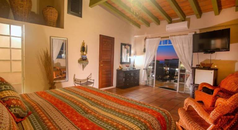 House with pool & jacuzzi | Beach nearby | Pets are welcome — photo 2