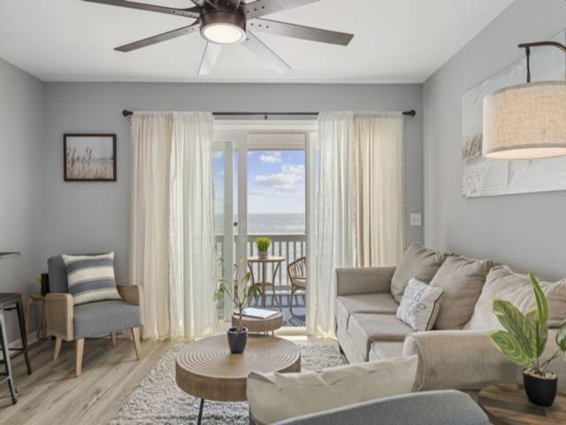 Fully equipped condo with pool | Next to the beach | Pet-friendly in Carolina Beach, NC