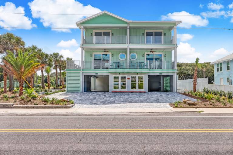 Vacation home with terrace & barbeque | Beach view — photo 5
