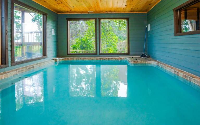 Cabin with barbeque, jacuzzi & private pool | Mountain view in Sevierville, TN