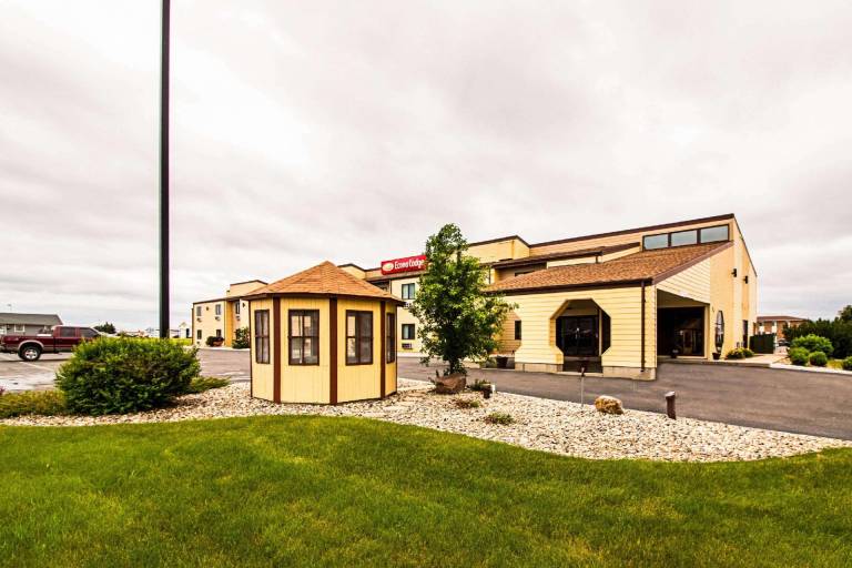 Econo Lodge Watertown — photo 4