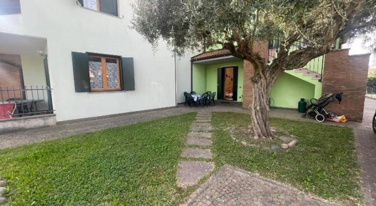 Pleasant holiday apartment with garden & terrace | Next to the beach | Pet-friendly in Caorle